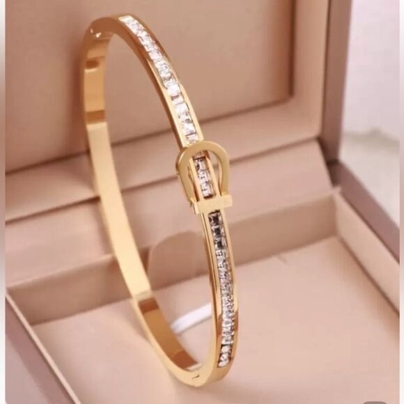 18k Gold Belt Bracelet: Belt-Inspired Design 6.25 inches in diameter - Picture 1 of 7